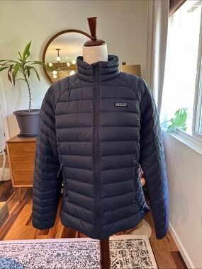 NWOT Patagonia Down Sweater